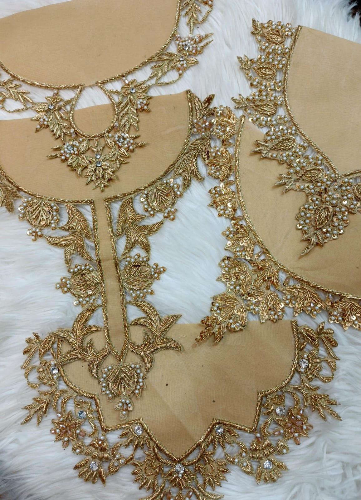 NECKLINES
