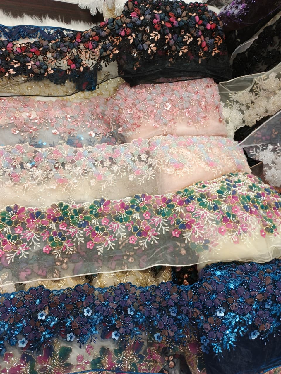 CUTDANA LACES