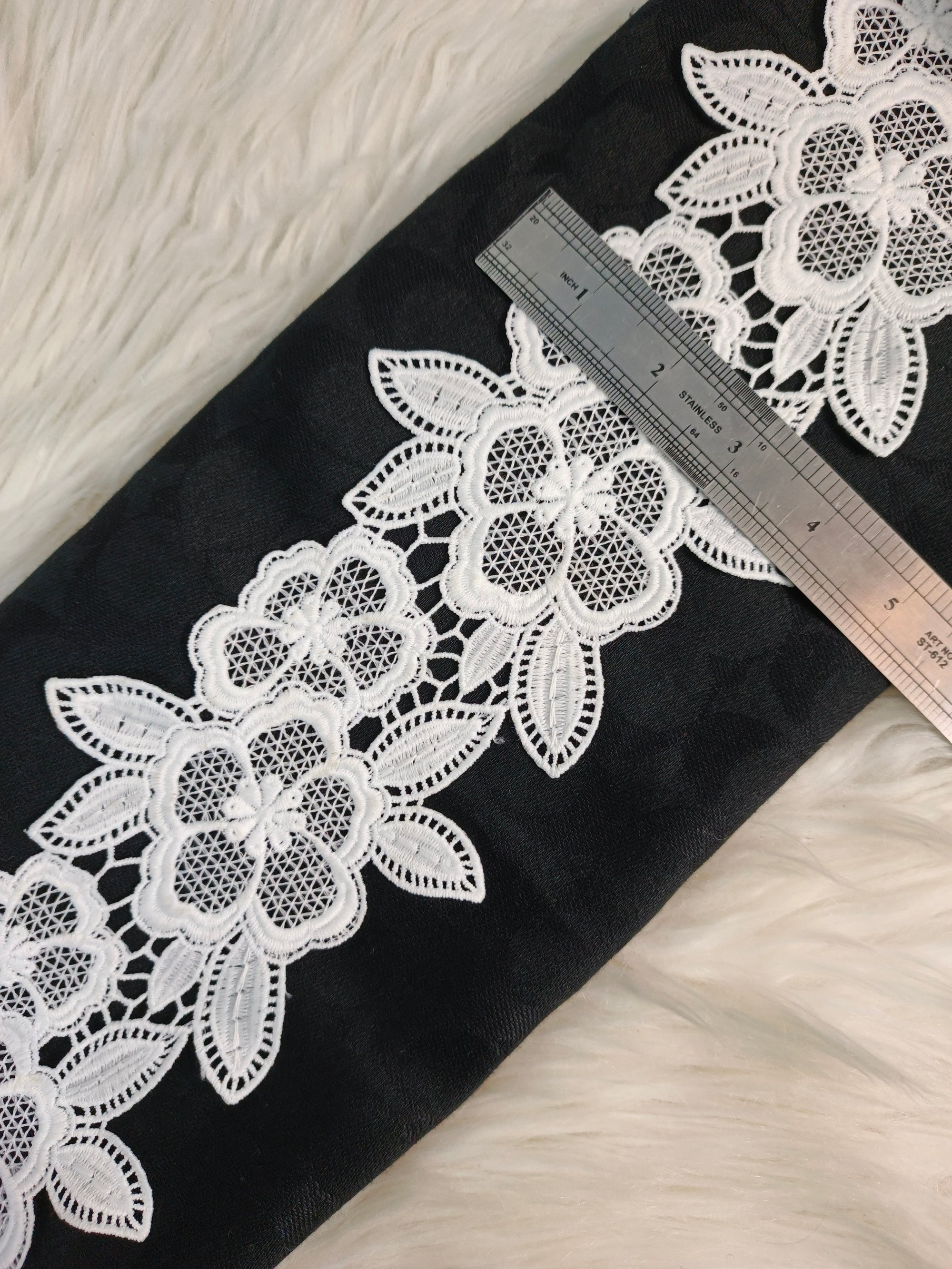 MILKY LACE  D-15