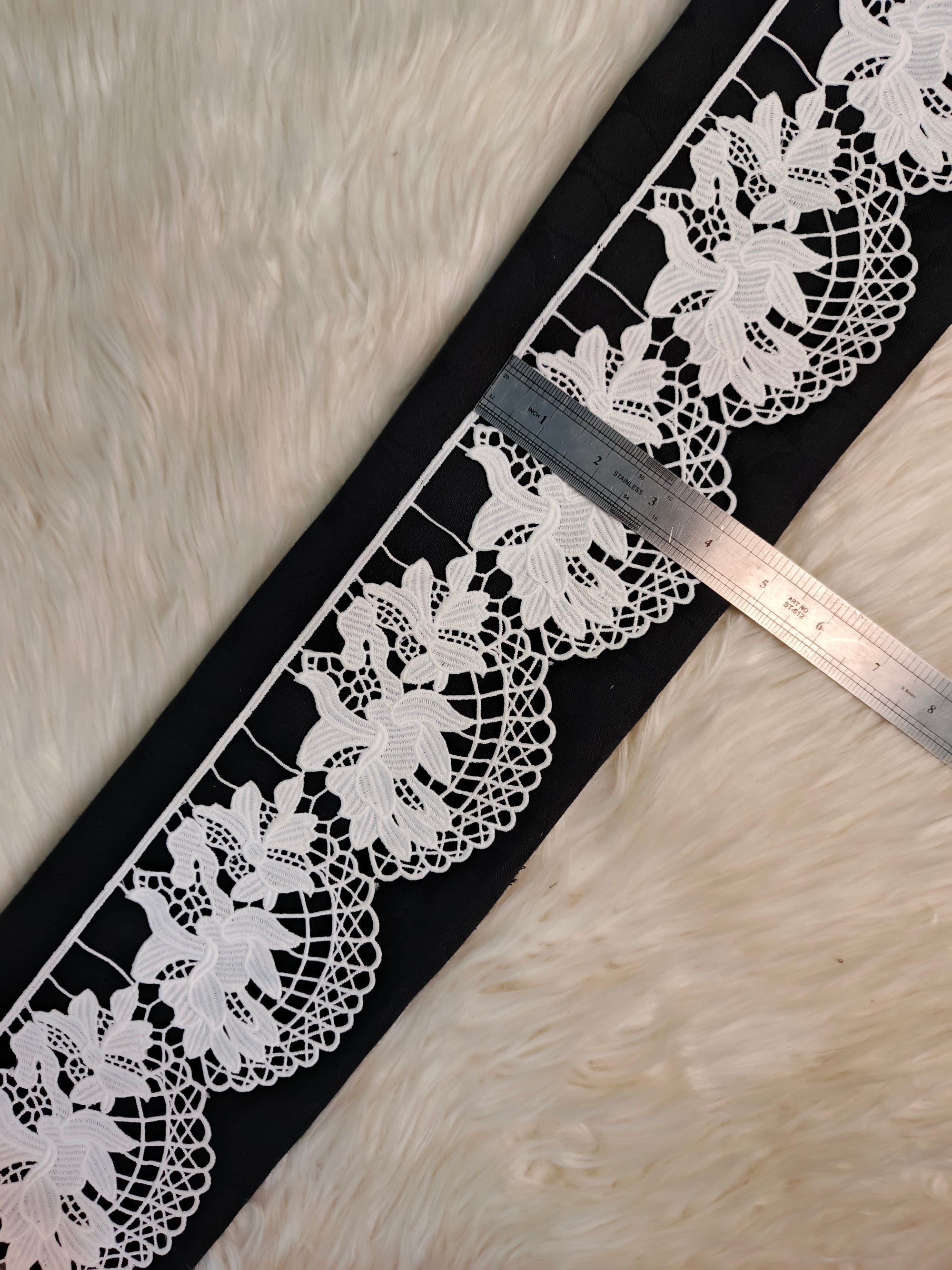 MILKY LACES D-28