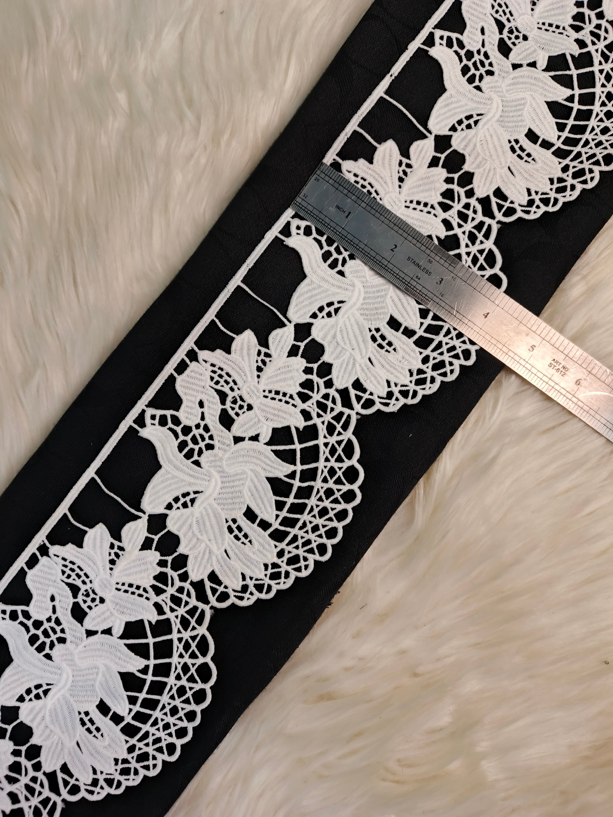MILKY LACES D-28